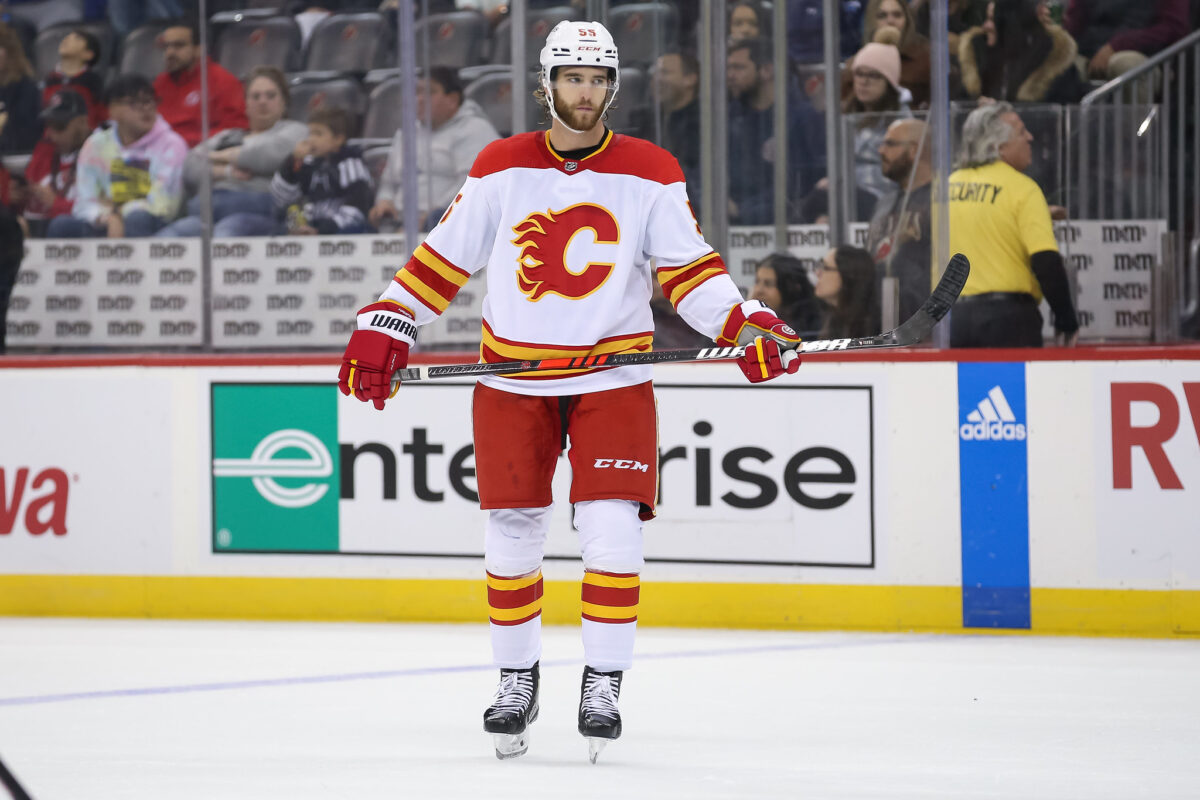 Noah Hanifin Llamas de Calgary