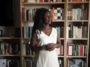 La autora ganadora del premio Victoria, Esi Edugyan, está de regreso con su primer libro de ficción. Rising from the Sun: Race and Storytelling es una serie de ensayos en los que Edugian explora la historia negra a través del arte visual, la literatura y el cine, junto con su propia historia.