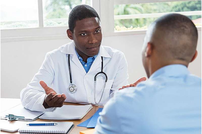 La minoría racista o étnica permanece ilimitada en el programa de residencia de medicina interna