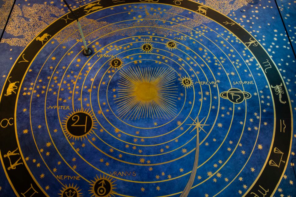 Techo azul celestial.