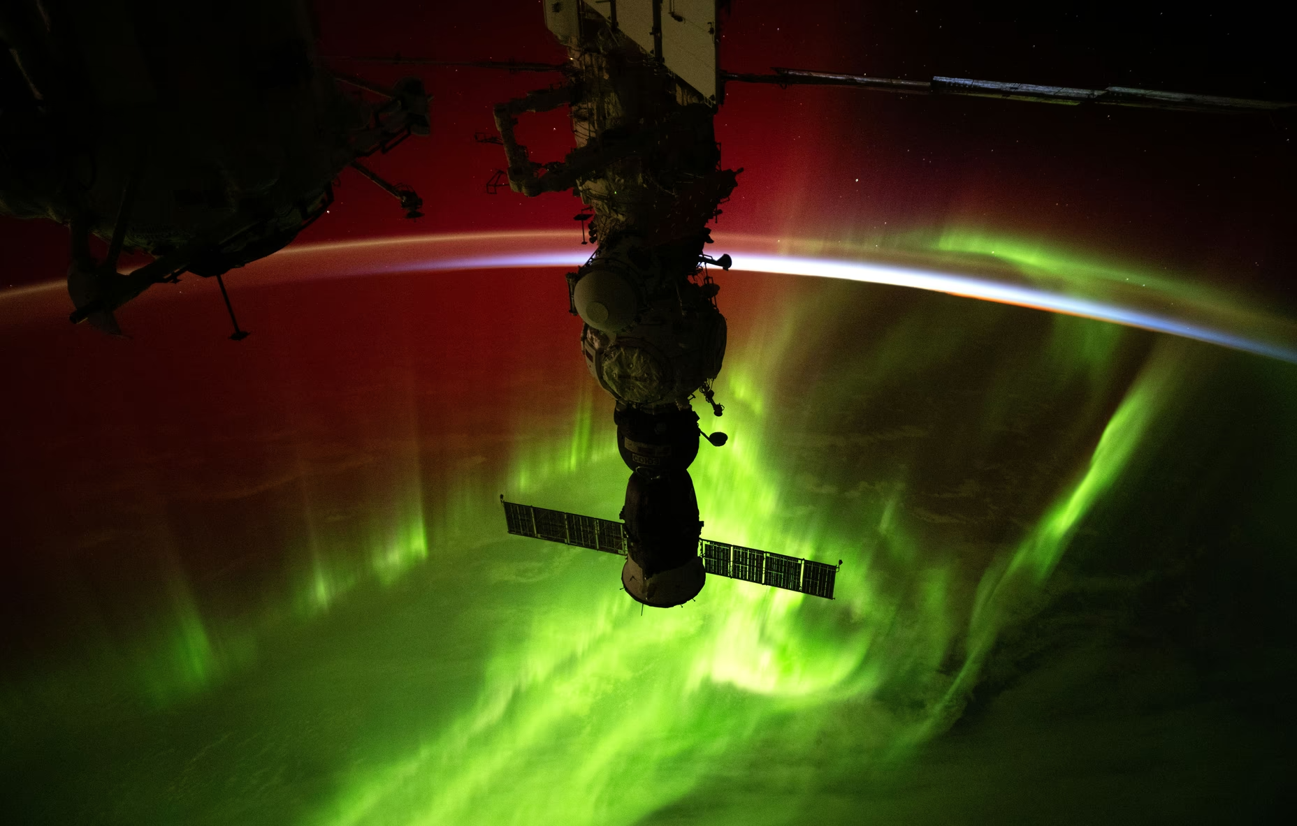 Pantallas verdes y rojas de South Light (Aurora Australia)