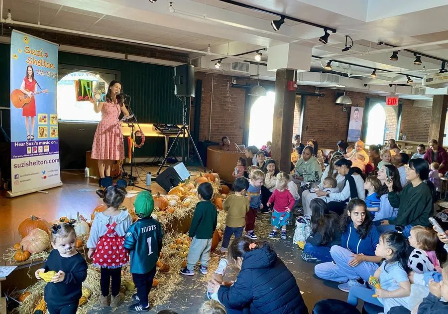 Ed Gerver infantil Suzi Shelton durante The Parts Eday Nueva York