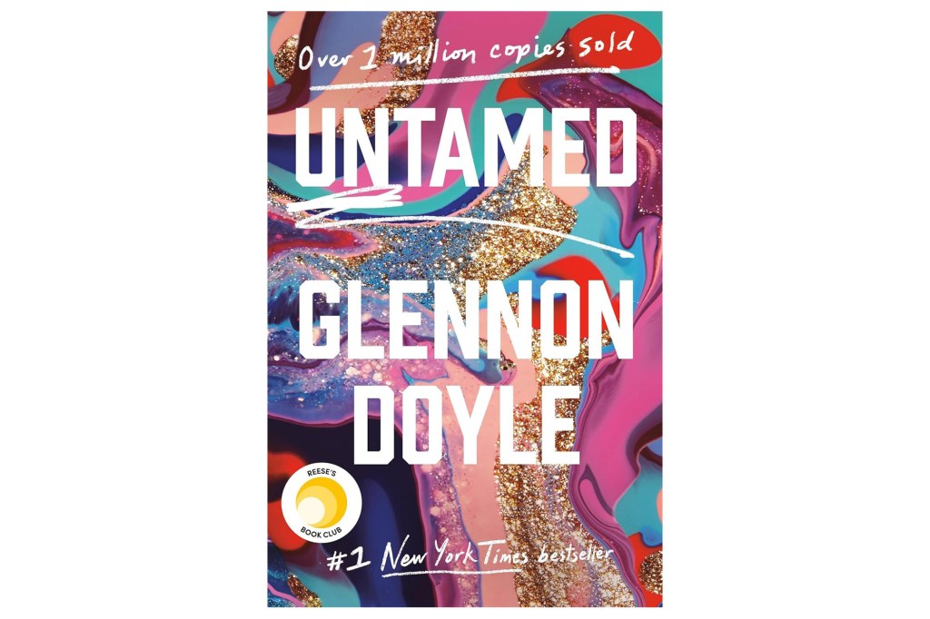 portada del libro "no domesticado" Glennon Doyle pintura colorida abstracta y purpurina.