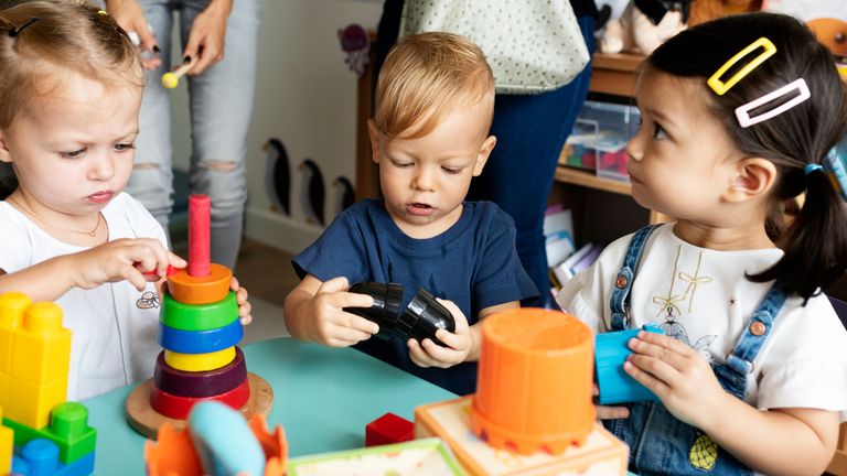 Las investigaciones han demostrado que el 37 por ciento de los niños comienzan a ir a la escuela antes de estar preparados. Foto de archivo: iStock