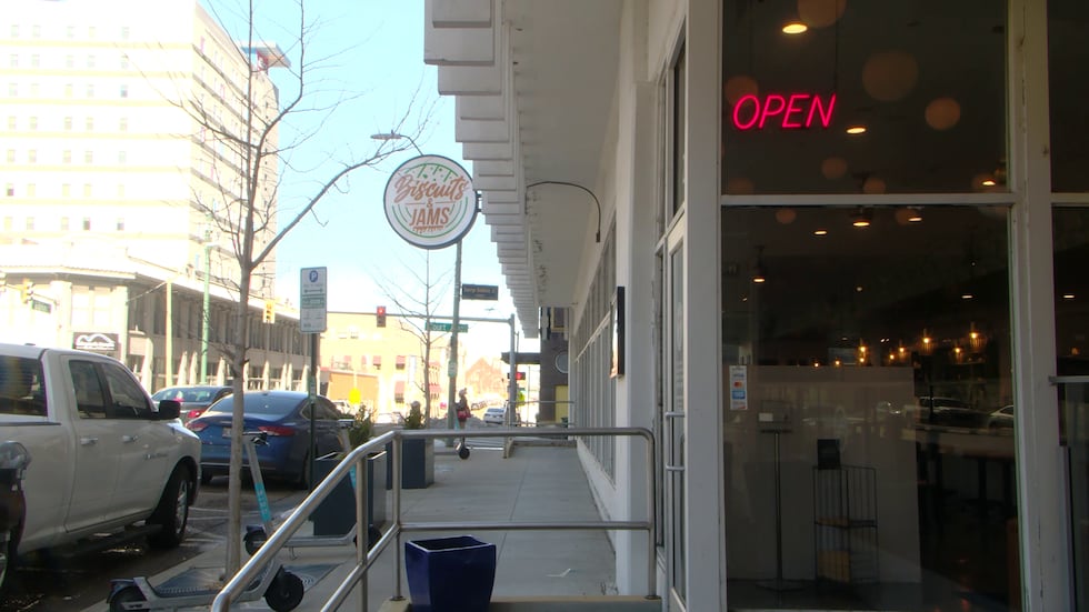 Galletas y mermelada en el centro de Memphis