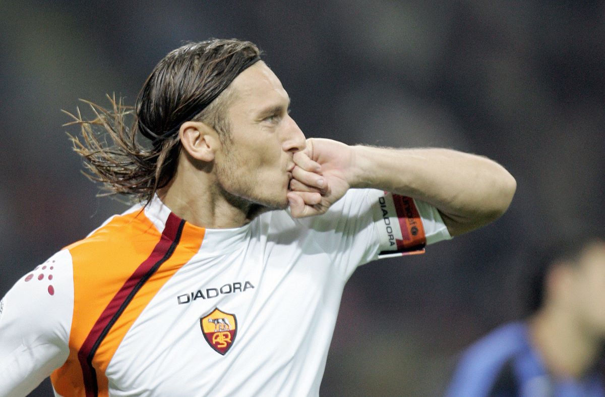 as-roma-francesco-totti-jubila-2005-inter
