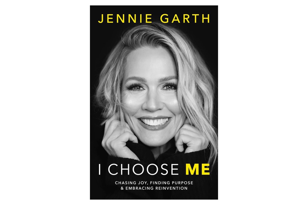 portada del libro "yo me elijo" Jenny Garth, retrato en blanco y negro de Garth sonriendo.