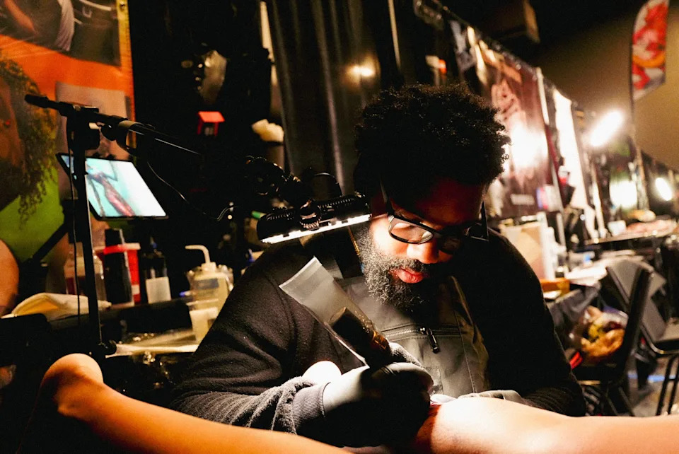 Docenas de tatuadores se reunieron en el primer Memphis Tattoo Festival en el Graceland Expo Center.