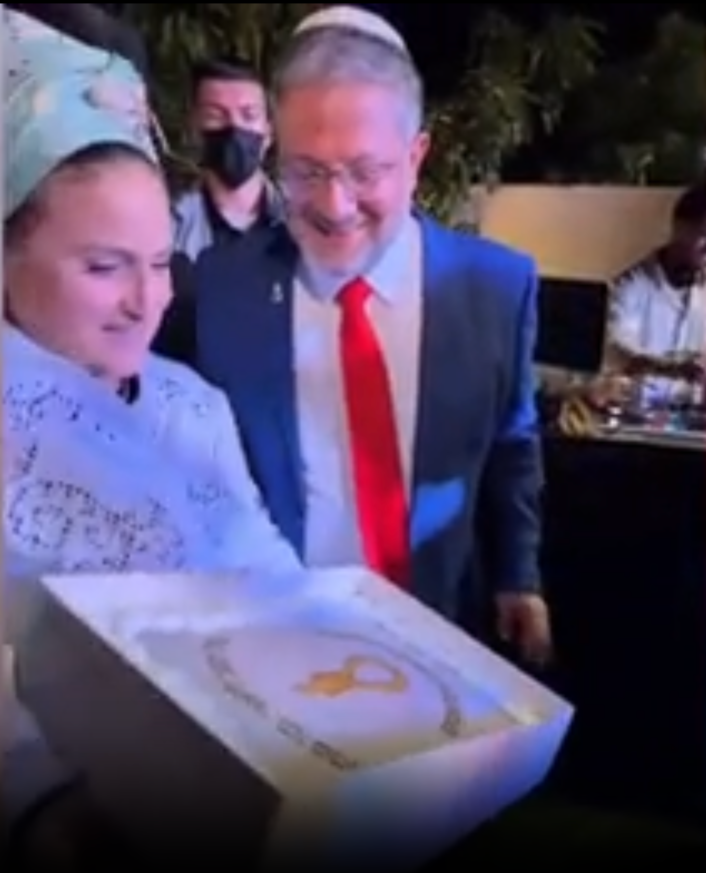 Ben-Gvir lució un turbante dorado en su fiesta de cumpleaños